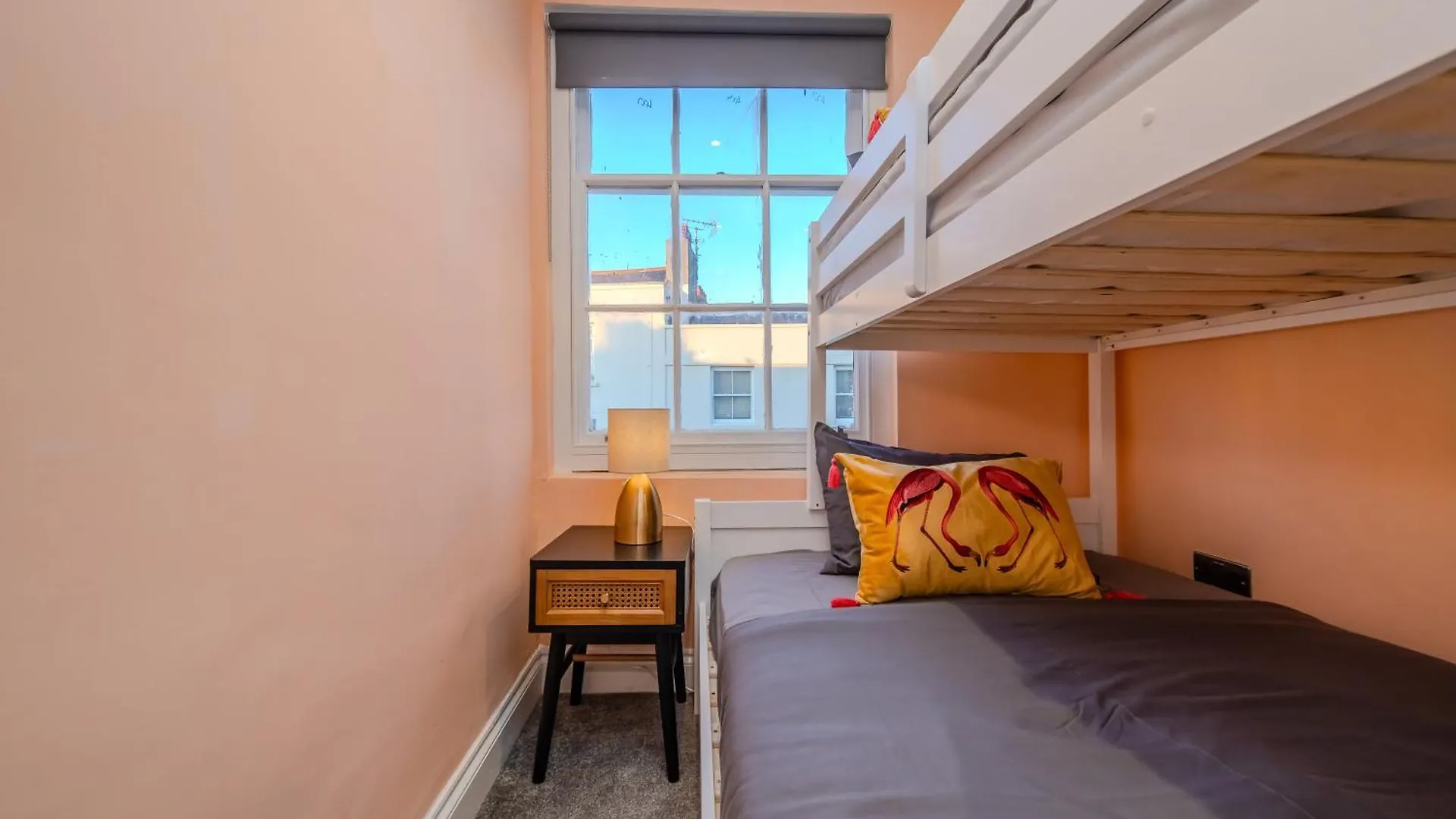 Apartment 3 Bedrooms & 2 Bathroom Holiday Flat Right Next To Brighton Beach United Kingdom