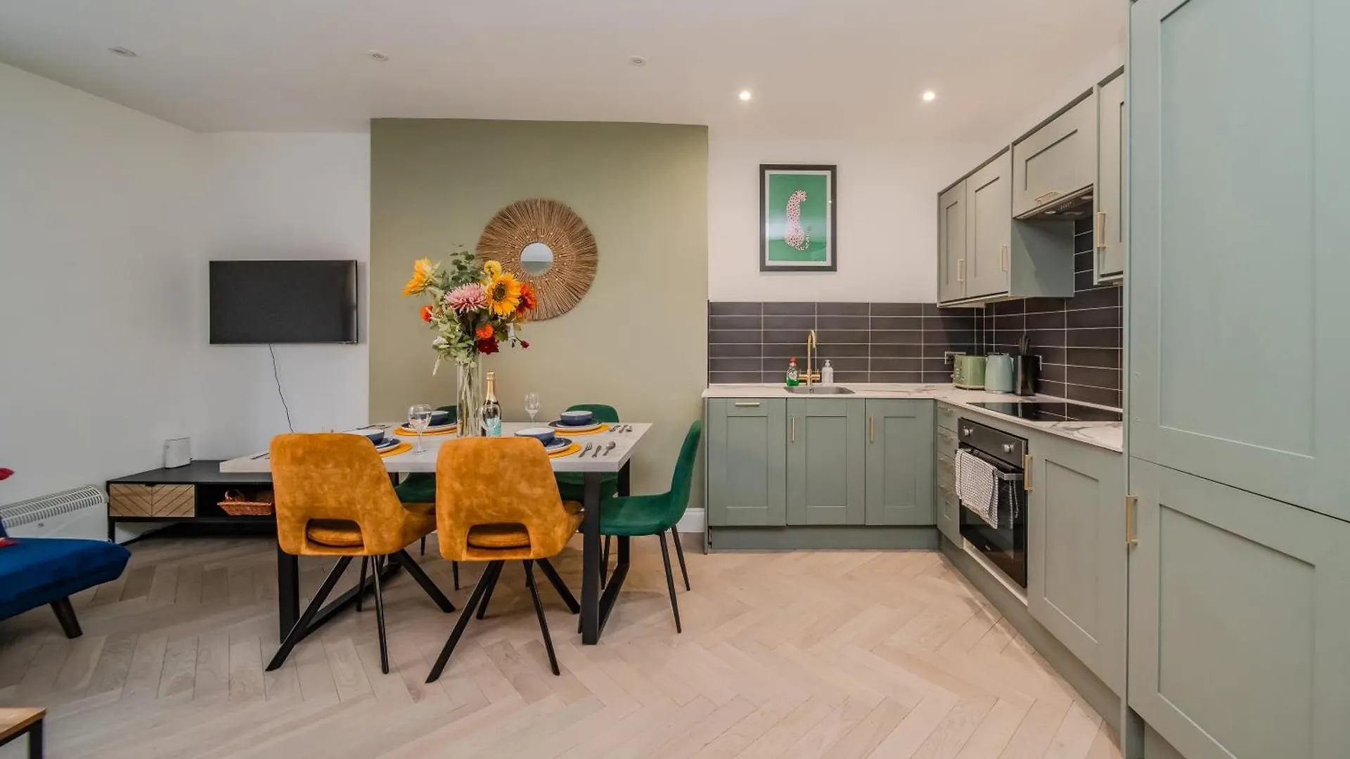 3 Bedrooms & 2 Bathroom Holiday Flat Right Next To Brighton Beach 0*,  United Kingdom