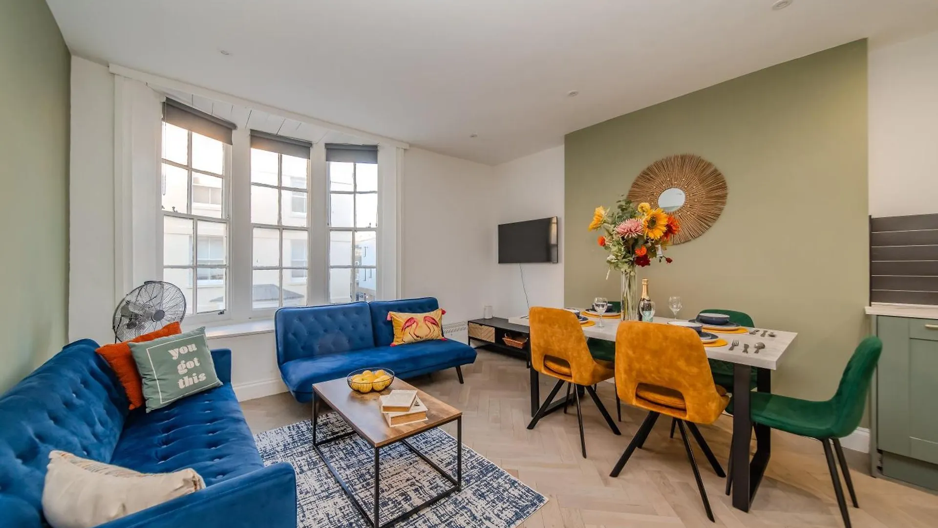 3 Bedrooms & 2 Bathroom Holiday Flat Right Next To Brighton Beach